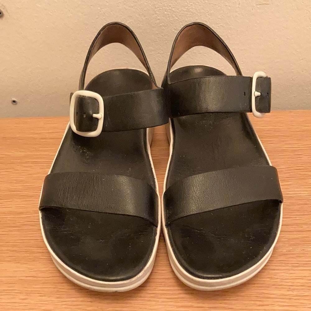 Fitflop buckled platform sandals size 8